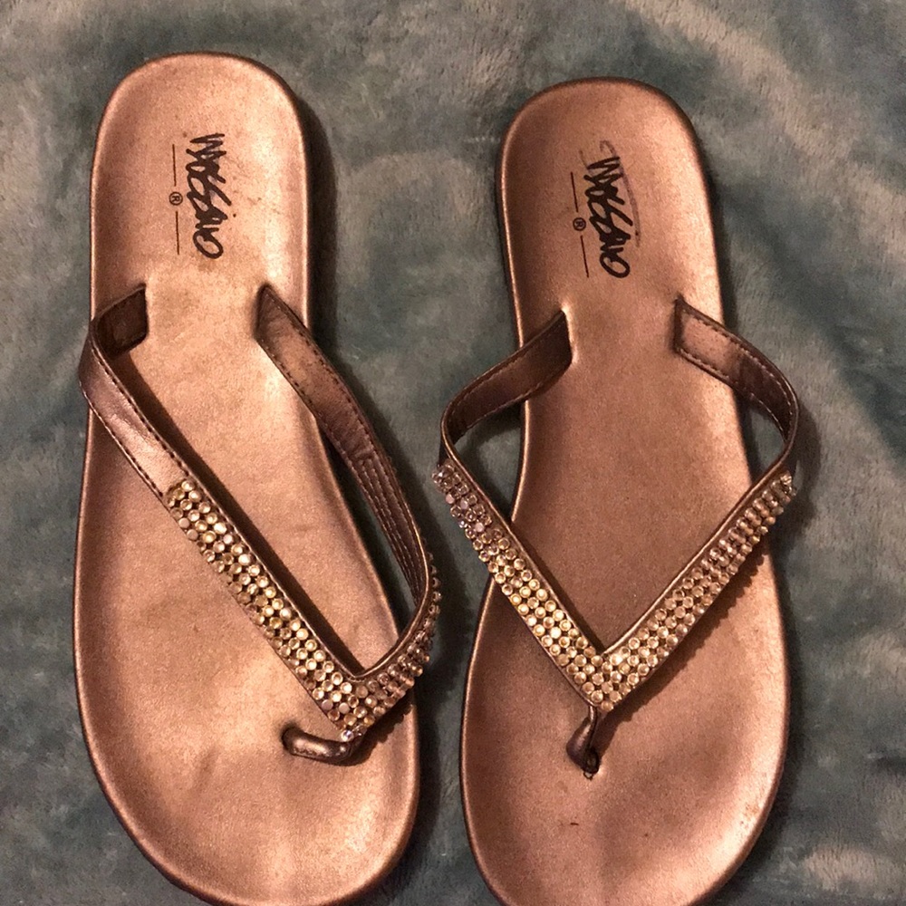 Mossimo flip flops
